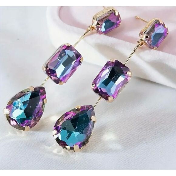 💜 New gorgeous triple purple crystal dangle earrings 💜 - Picture 1 of 6